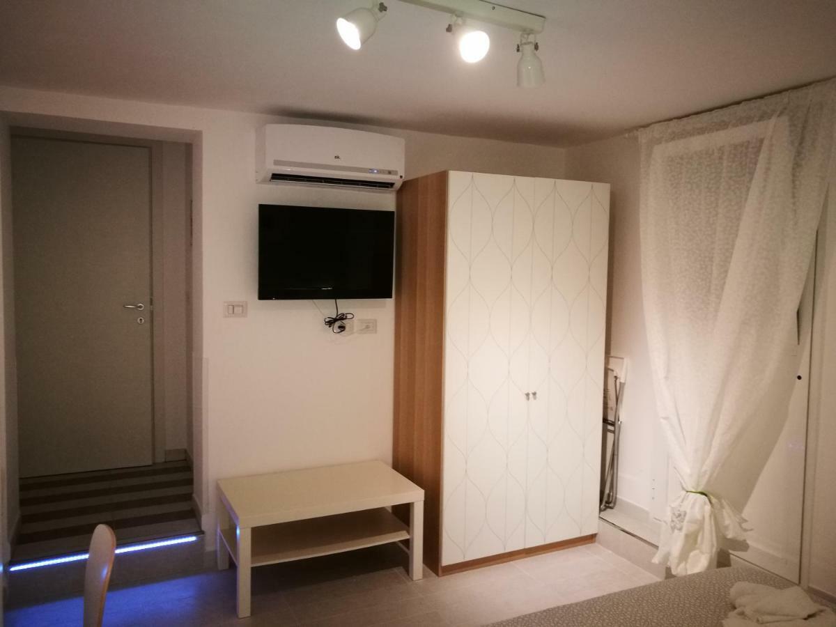 Simply House In 2 Apartment Bari